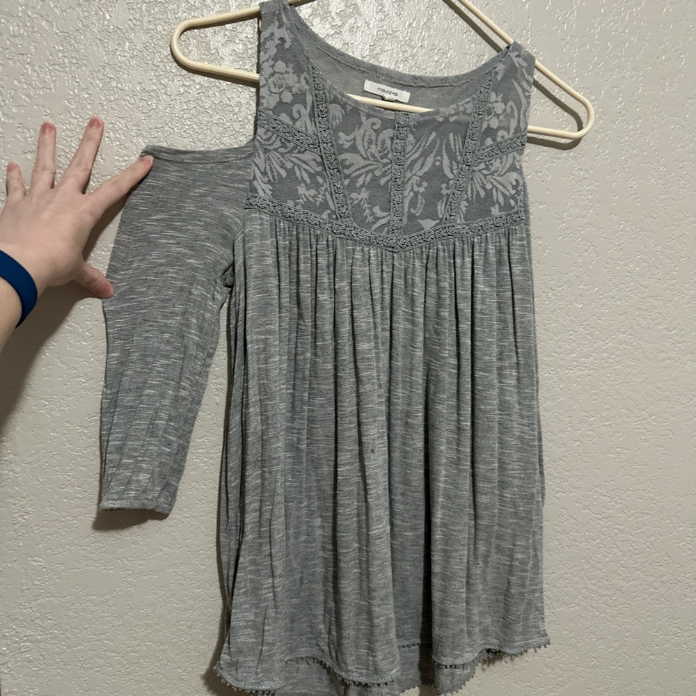 Maurice’s, XS, gray, cold shoulder blouse